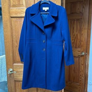 Anne Klein long coat . Size 10 with lining.